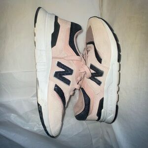New Balance Blush and Black Athletic Shoes size 6